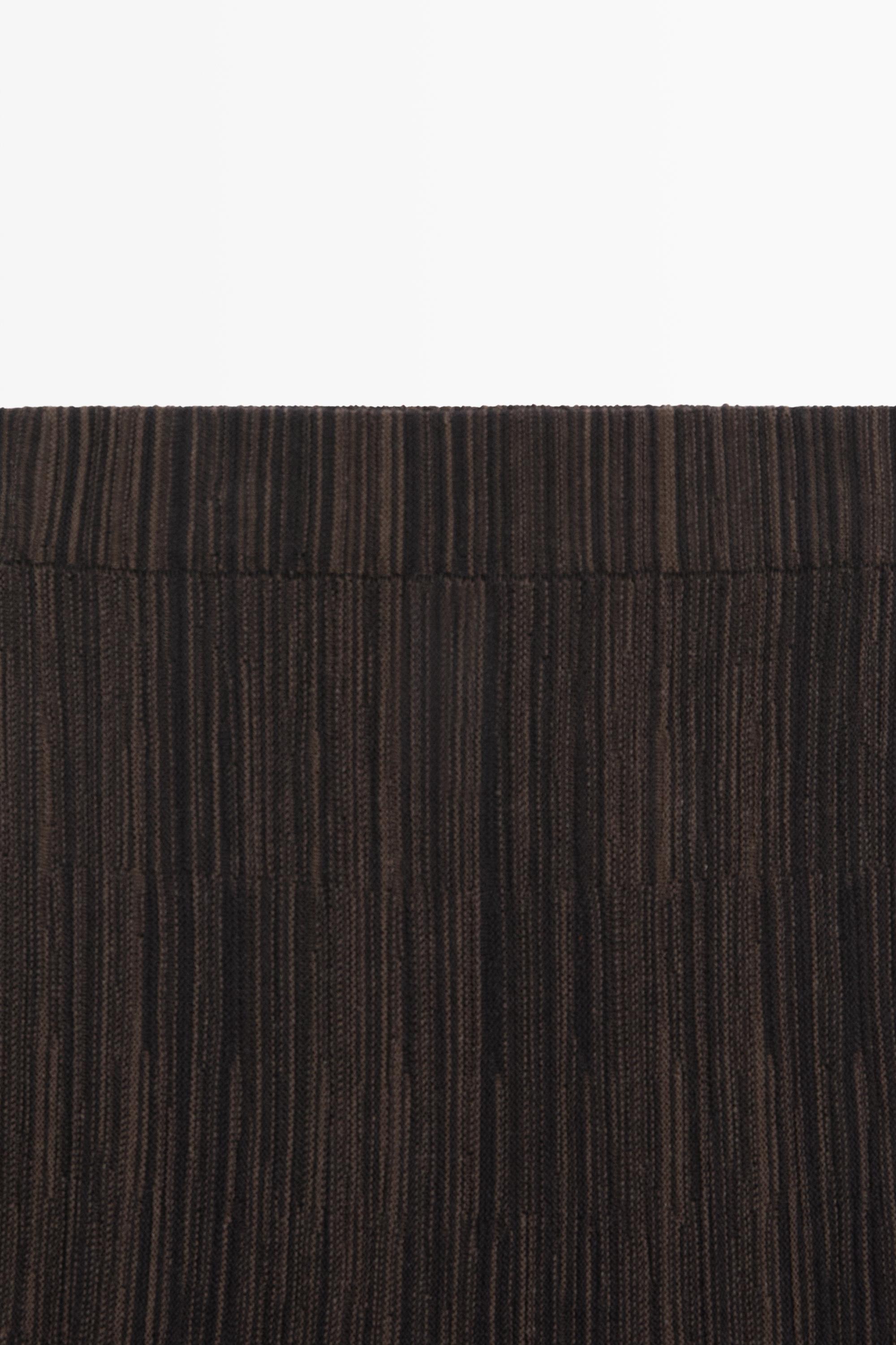 Total look pleated midi skirt with striped detail